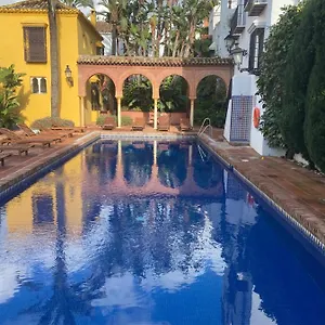 https://pueblo-andaluz-marbella-club-btq-apt.es-andalucia.com