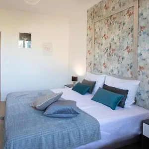 https://l45-suite-st-marguerite-sea-view-balcon-parking-wifi.fr-provencehotel.com